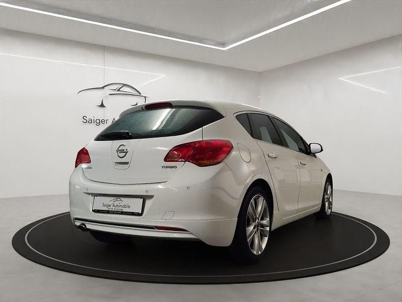 Gebraucht Opel Astra Design Edition 140 PS (102 kW) 2012 Weiß Limousine