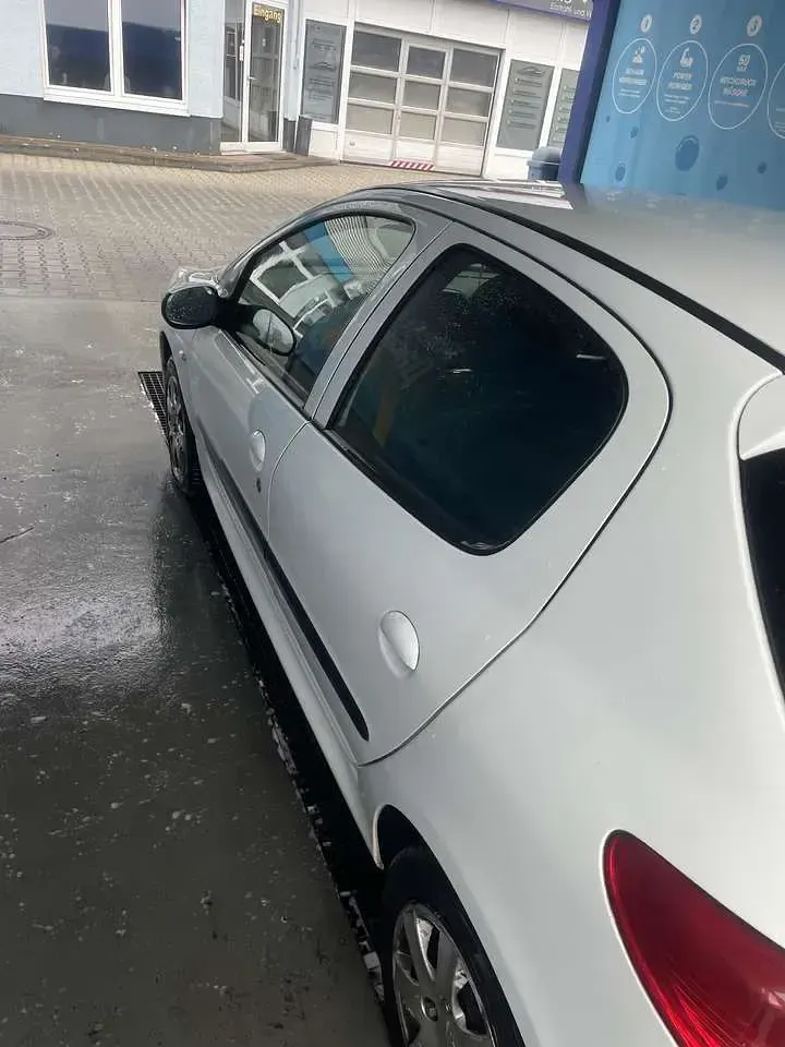 Gebraucht Peugeot 206+ 73 PS (53 kW) 2011 Kleinwagen