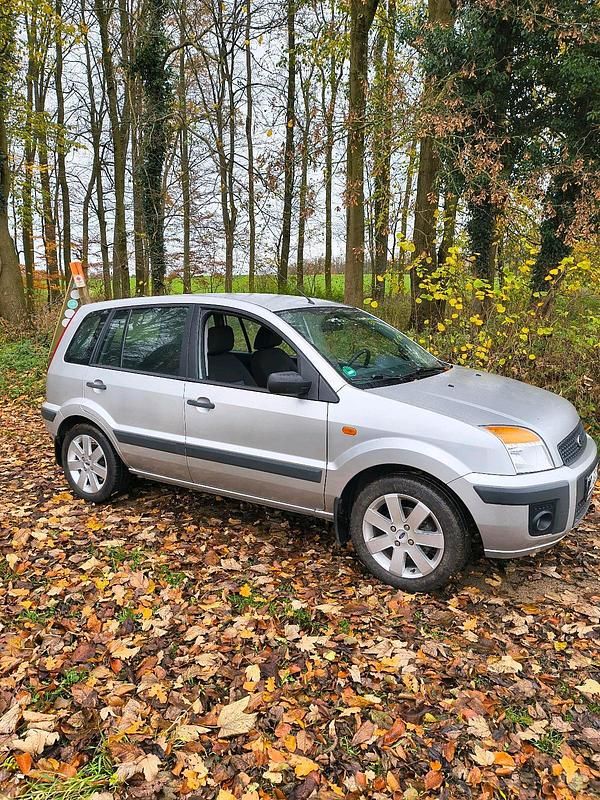 Silber Gebraucht 2006 Ford Fusion Limousine | 2.900 € (Etwas zu teuer) - Bild 1/4