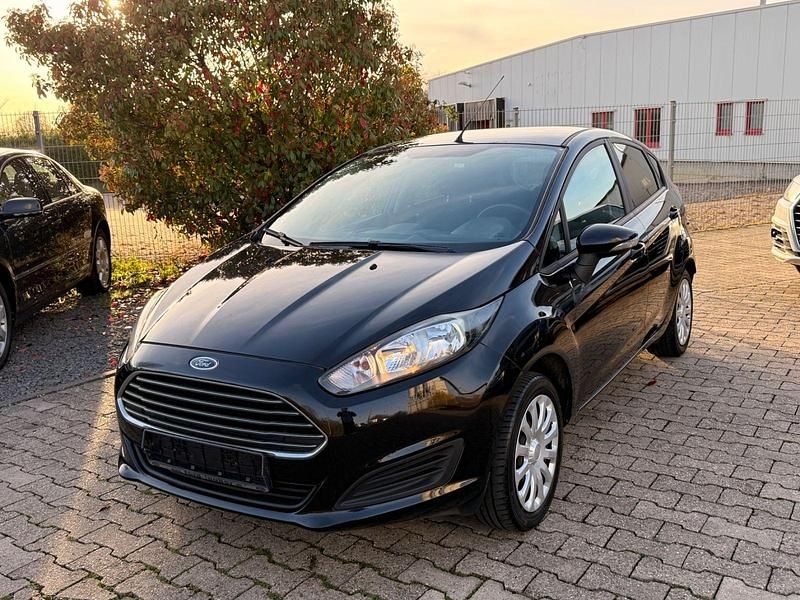 Gebraucht Ford Fiesta Trend 80 PS (58 kW) 2014 Schwarz Kleinwagen