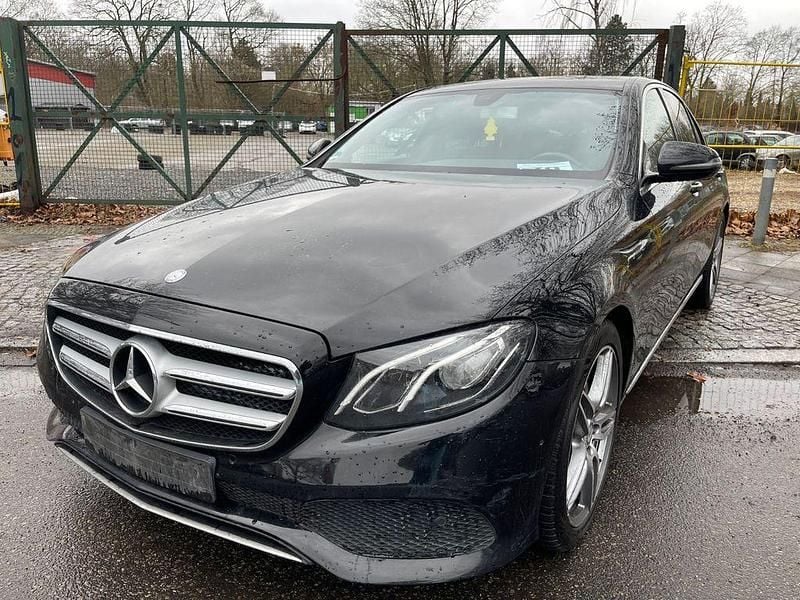 Gebraucht Mercedes E220 194 PS (142 kW) 2017 Schwarz Limousine