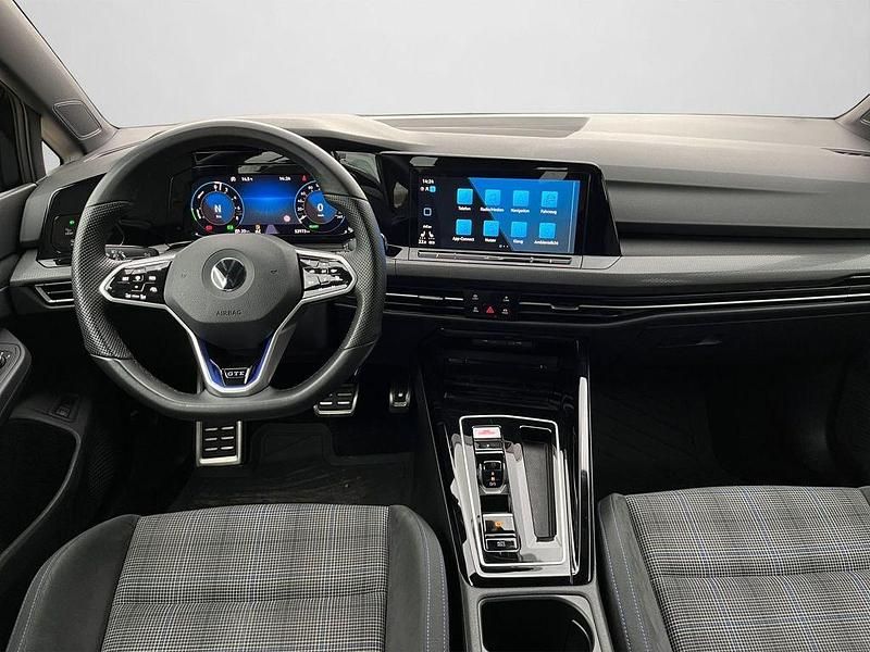 Gebraucht VW Golf VIII GTE 245 PS (180 kW) 2022 Deep black perleffekt (metallic) Limousine