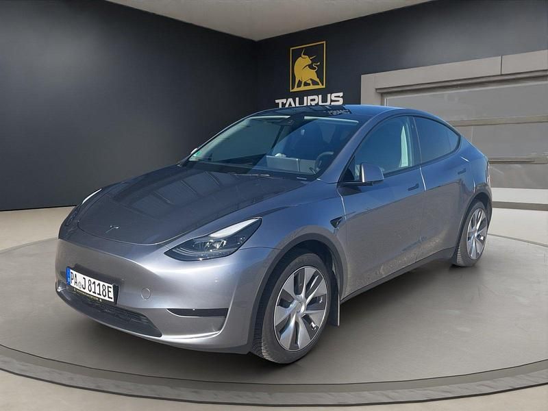 Silber Gebraucht 2024 Tesla Model Y SUV | 38.232 € (Etwas zu teuer) - Bild 1/4