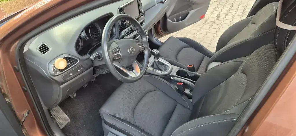 Gebraucht Hyundai i30 Premium 140 PS (102 kW) 2017 Braun Limousine