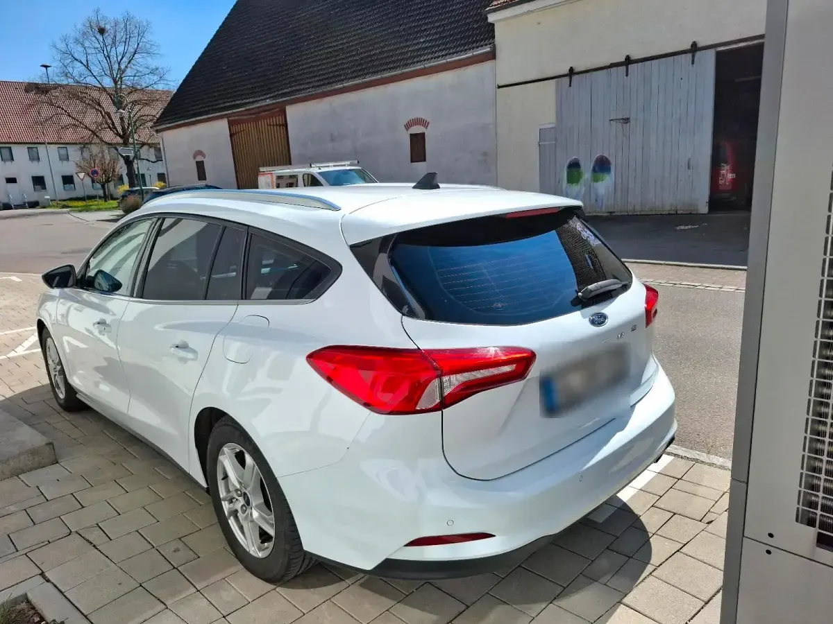 Gebraucht Ford Focus 120 PS (88 kW) 2020 Weiß Kombi