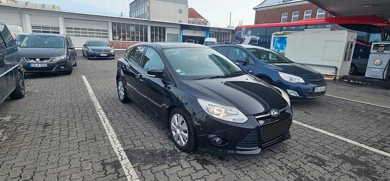 Gebraucht Ford Focus 116 PS (85 kW) 2012 Schwarz Kombi