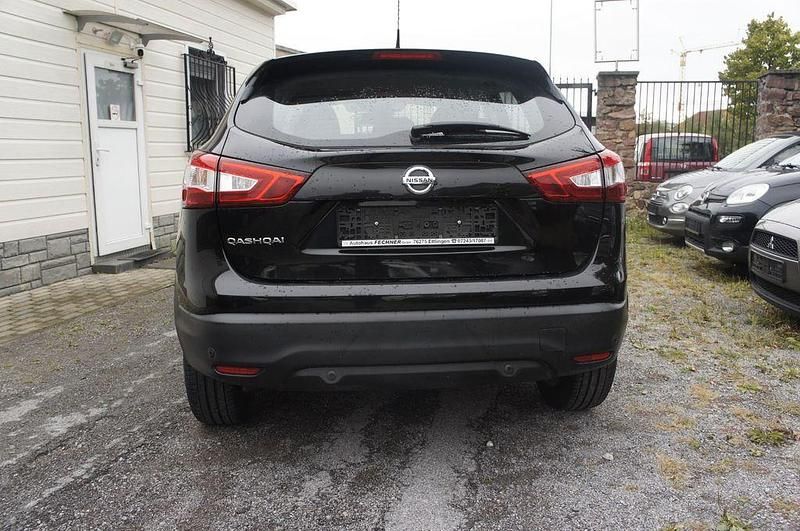 Gebraucht Nissan Qashqai Acenta 163 PS (119 kW) 2015 Schwarz SUV