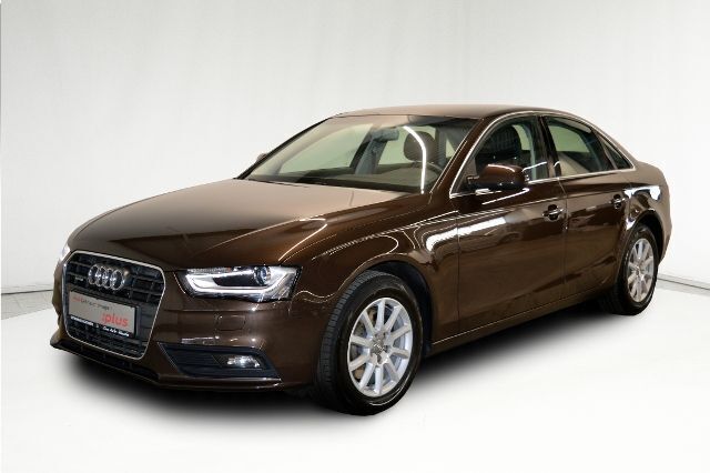 Second-hand Audi A4 Attraction 177 CP (130 kW) 2012 Maro Berlinǎ