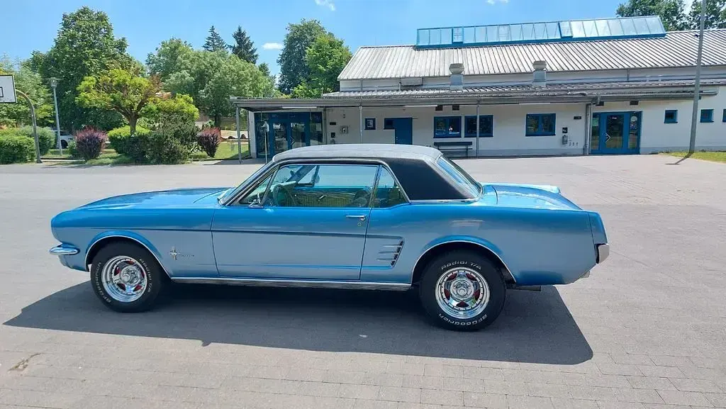 Używany Ford V8 175 KM (128 kW) 1966 Niebieski