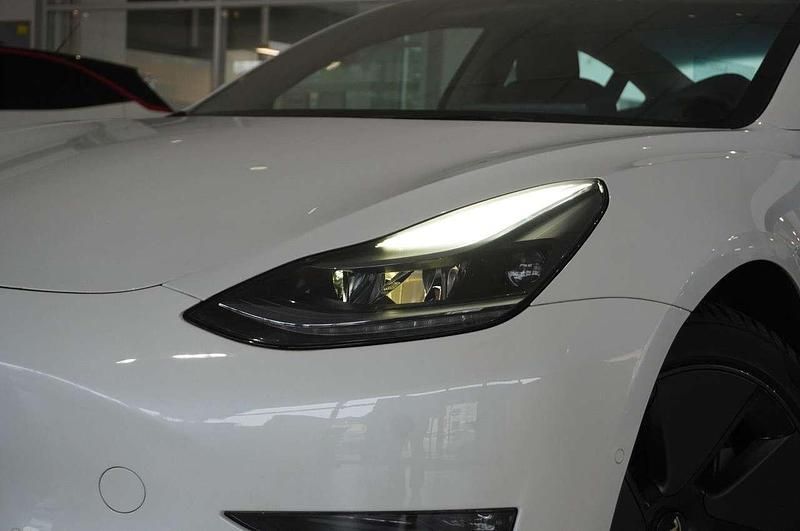 Gebraucht Tesla Model 3 366 kW (498 PS) 2021 Pearl white multicoat Limousine