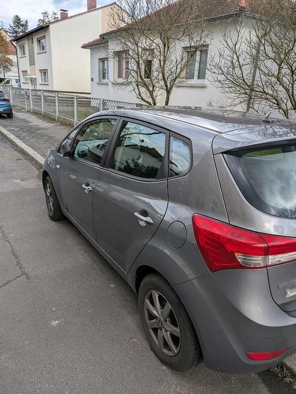 Gebraucht Hyundai ix20 90 PS (66 kW) 2014 Grau Kleinwagen