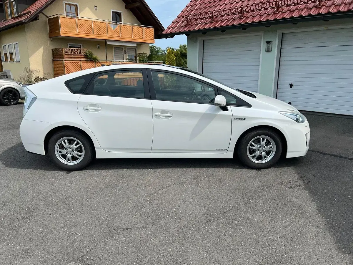 Gebraucht Toyota Prius 99 PS (72 kW) 2009 Weiß Kleinwagen
