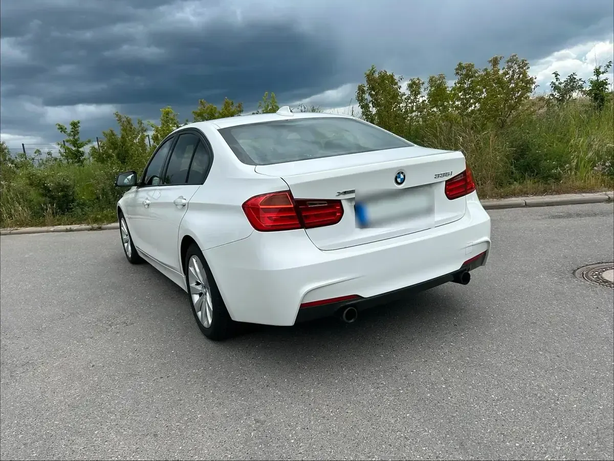 Gebraucht BMW 335 Sport Line 306 PS (225 kW) 2013 Weiß Limousine