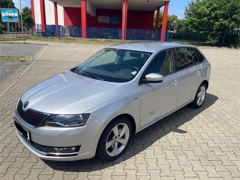Silber Gebraucht 2018 Skoda Rapid Clever Kombi | 11.400 € (Guter Preis) - Bild 1/4