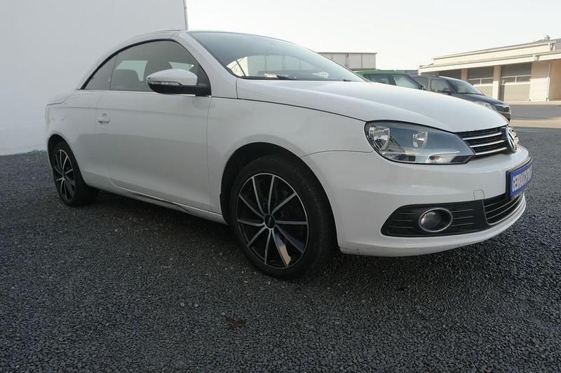 Gebraucht VW Eos Basis 122 PS (89 kW) 2011 Weiß Cabrio