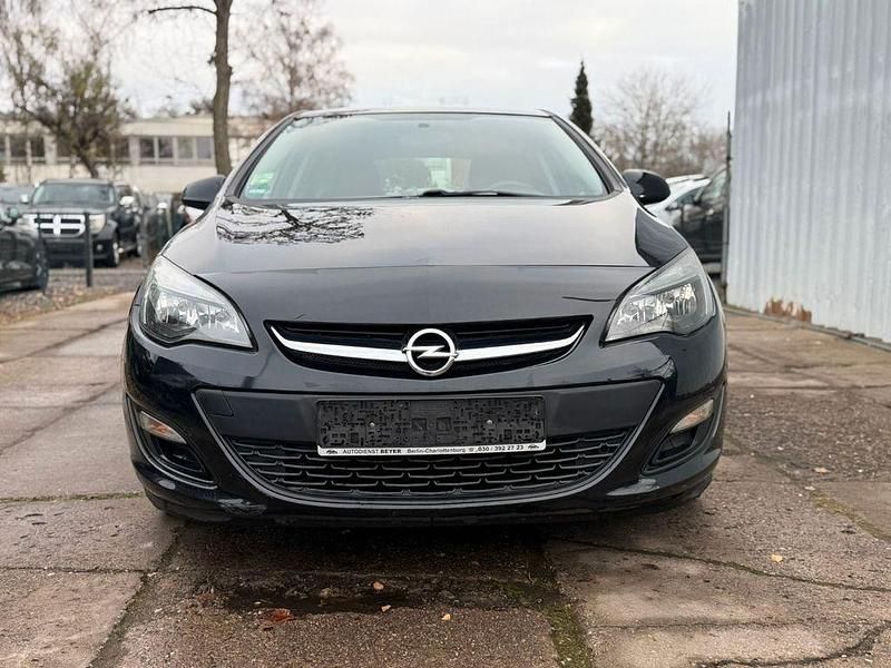 Gebraucht Opel Astra Eco 101 PS (74 kW) 2012 Schwarz Limousine