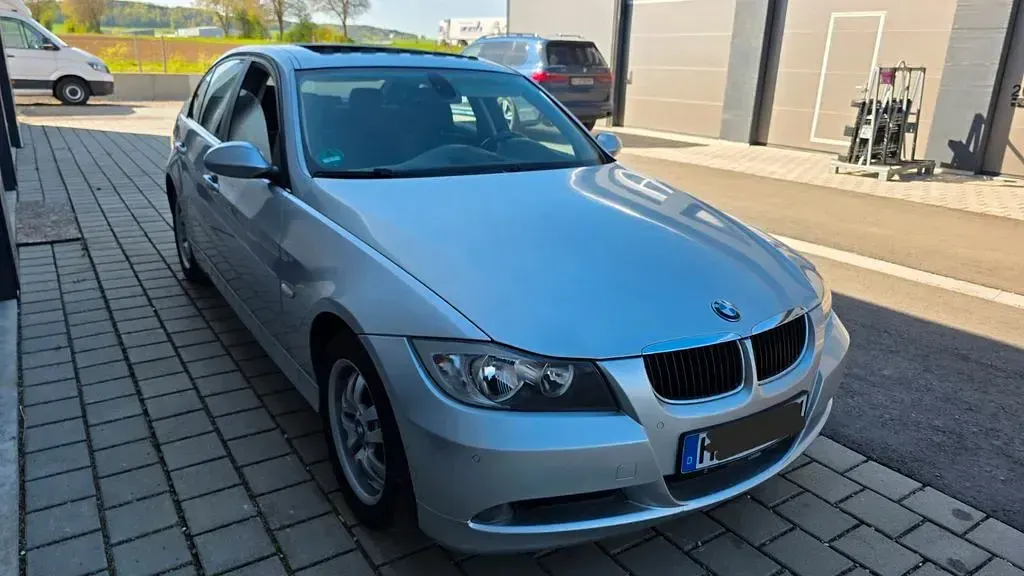 Gebraucht BMW 318 129 PS (94 kW) 2007 Silber Limousine