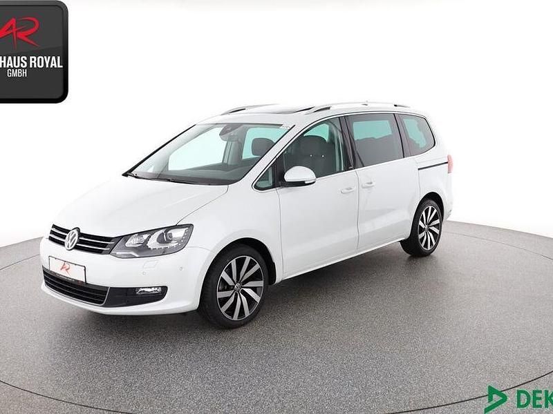 Oryxweiß perlmutteffekt Gebraucht 2017 VW Sharan R-line Van / Kleinbus | 28.480 € (Teuer) - Bild 1/4