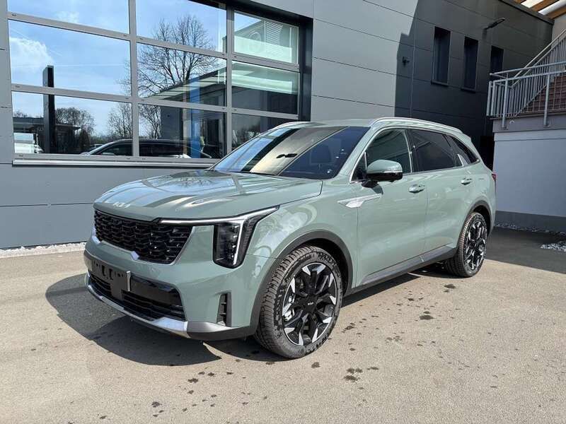 City scape green metallic Gebraucht 2025 Kia Sorento Platinum SUV | 63.990 € (Teuer) - Bild 1/4