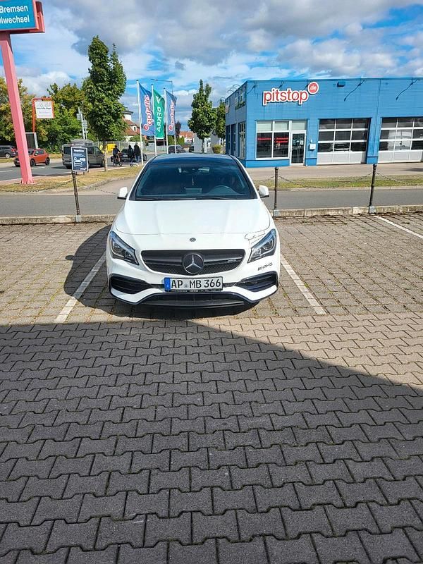 Weiß Gebraucht 2019 Mercedes CLA45 AMG AMG Kombi | 32.900 € (Guter Preis) - Bild 1/4