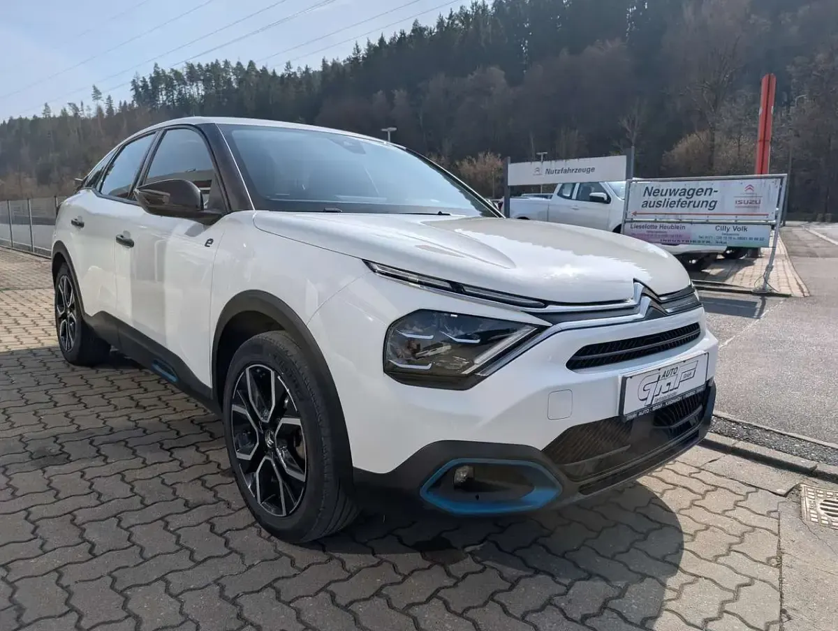 Gebraucht Citroën e-C4 Feel 100 kW (136 PS) 2021 Polarweiß Limousine