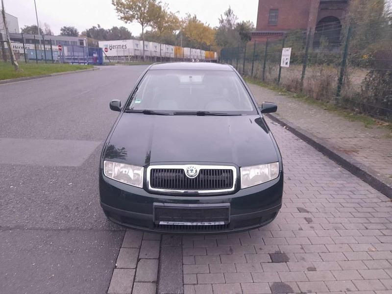 Grün Gebraucht 2002 Skoda Fabia Classic Limousine | 1.300 € (Fairer Preis) - Bild 1/4
