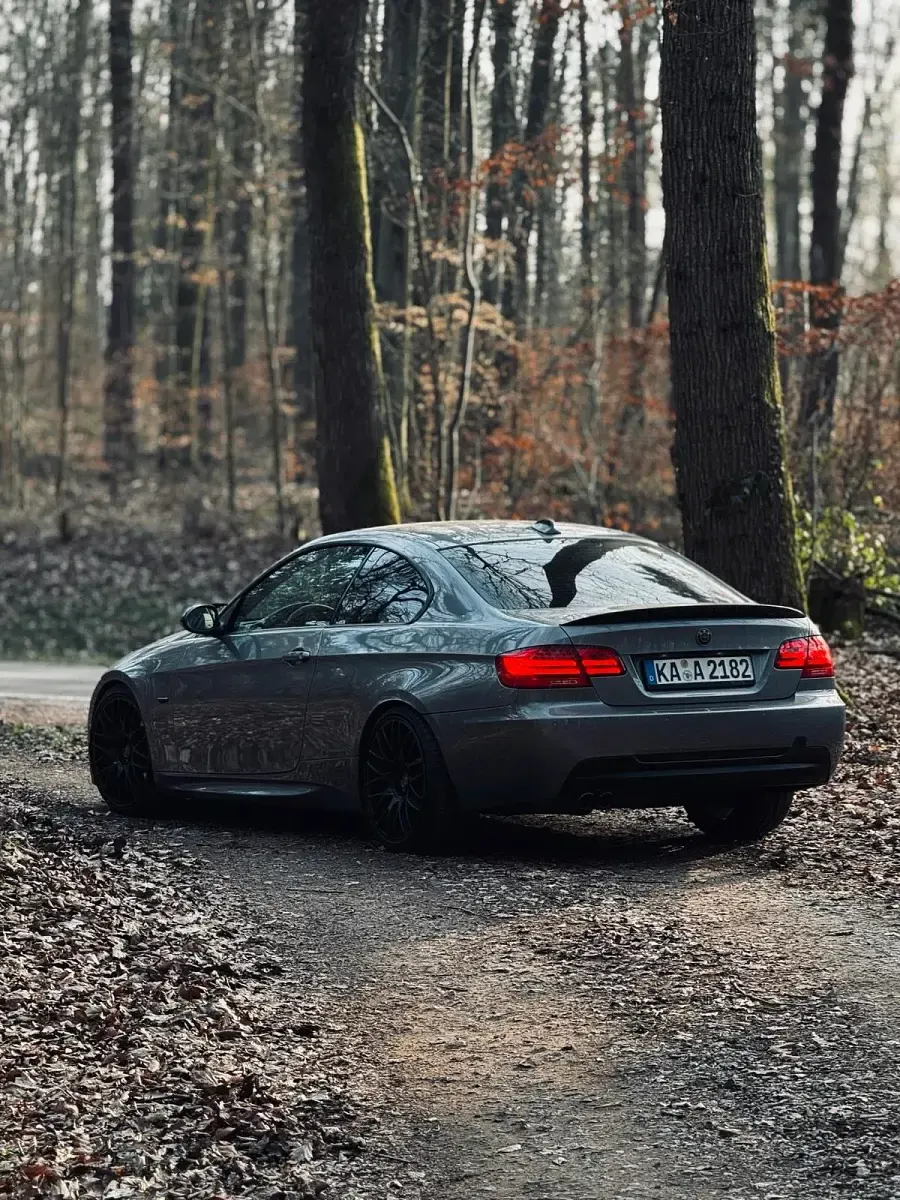 Gebraucht BMW 330 245 PS (180 kW) 2009 Grau Coupé
