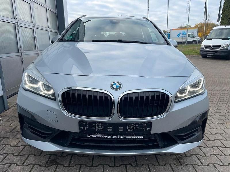 Gebraucht BMW 220 Active Tourer 190 PS (139 kW) 2018 Silber Van / Kleinbus