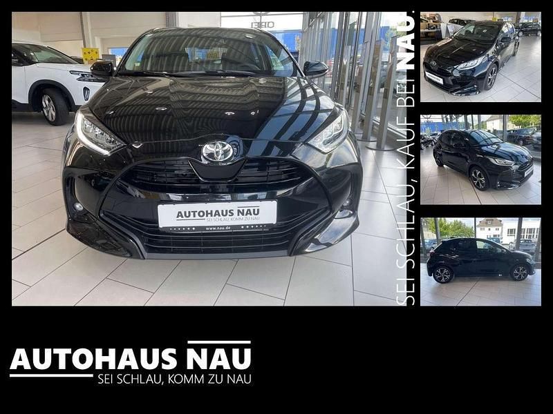 Mysticschwarz mica Neu 2025 Toyota Yaris Hybrid Comfort Kleinwagen | 23.390 € (Guter Preis) - Bild 1/4