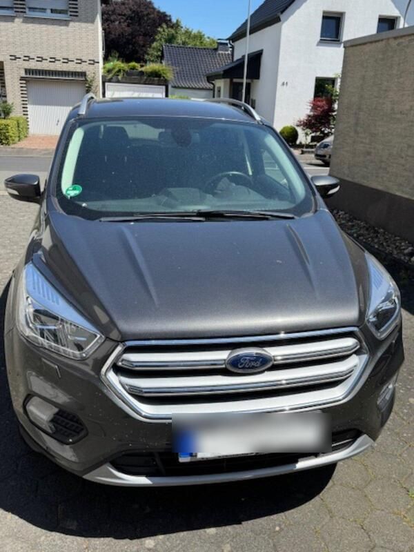 Grau Gebraucht 2019 Ford Kuga SUV | 23.500 € (Teuer) - Bild 1/4
