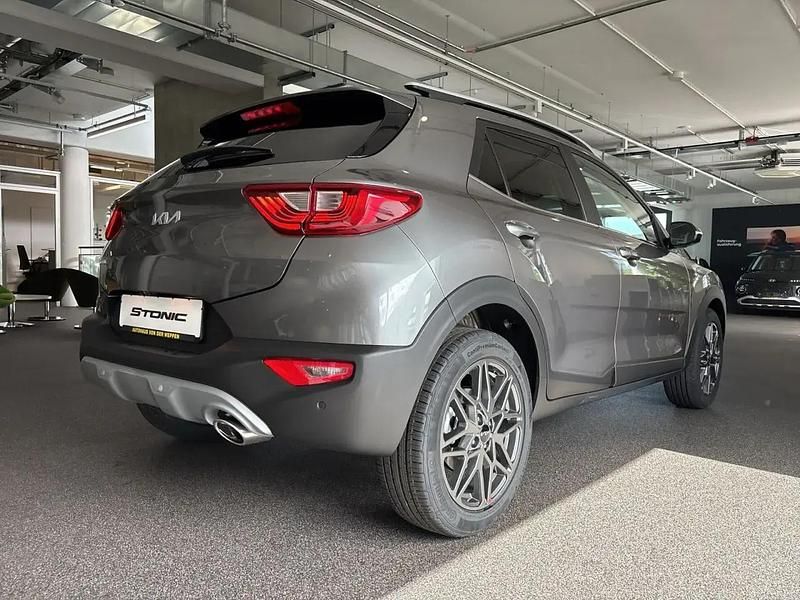 Neu Kia Stonic 101 PS (74 kW) 2026 Grau SUV