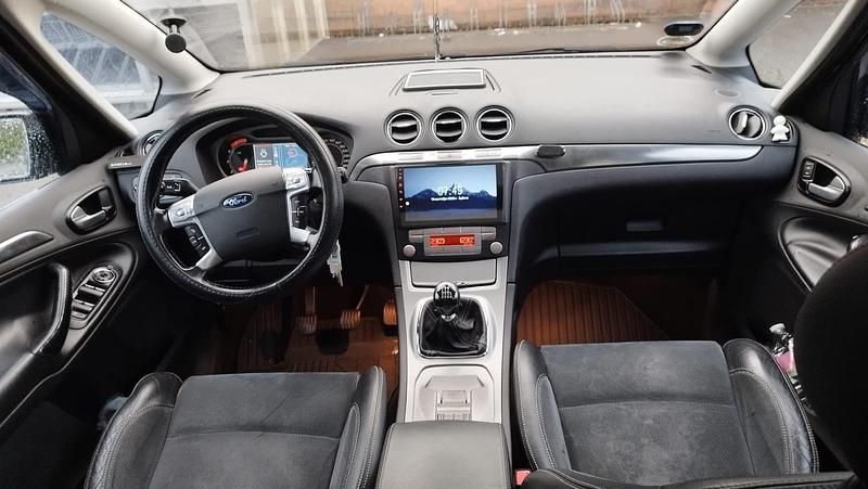 Gebraucht Ford S-MAX Titanium 175 PS (128 kW) 2009 Grau Van / Kleinbus