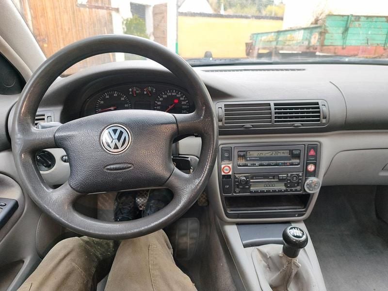 Gebraucht VW Passat 101 PS (74 kW) 2000 Schwarz Limousine