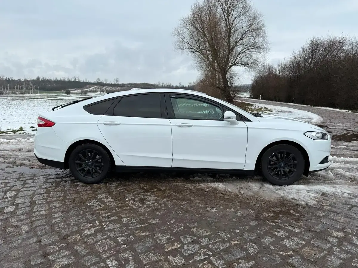 Gebraucht Ford Mondeo 160 PS (117 kW) 2015 Weiß Limousine