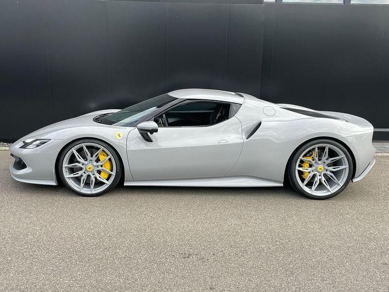 Gebraucht Ferrari 296 829 PS (609 kW) 2023 Grau