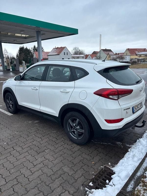 Gebraucht Hyundai Tucson 141 PS (103 kW) 2016 Weiß SUV