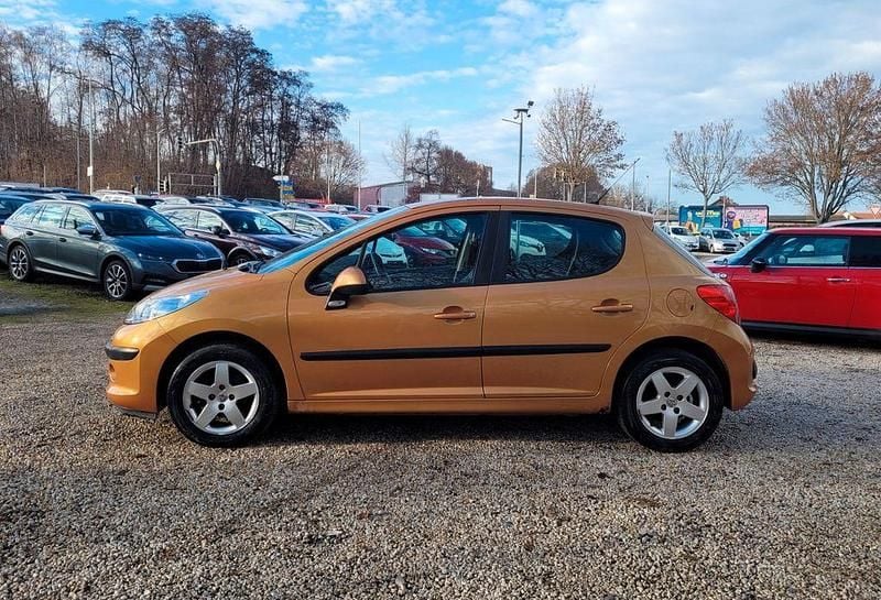Gebraucht Peugeot 207 Tendance 88 PS (64 kW) 2006 Orange Limousine