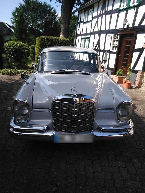 Gebraucht Mercedes 220 110 PS (80 kW) 1965 Grau Limousine