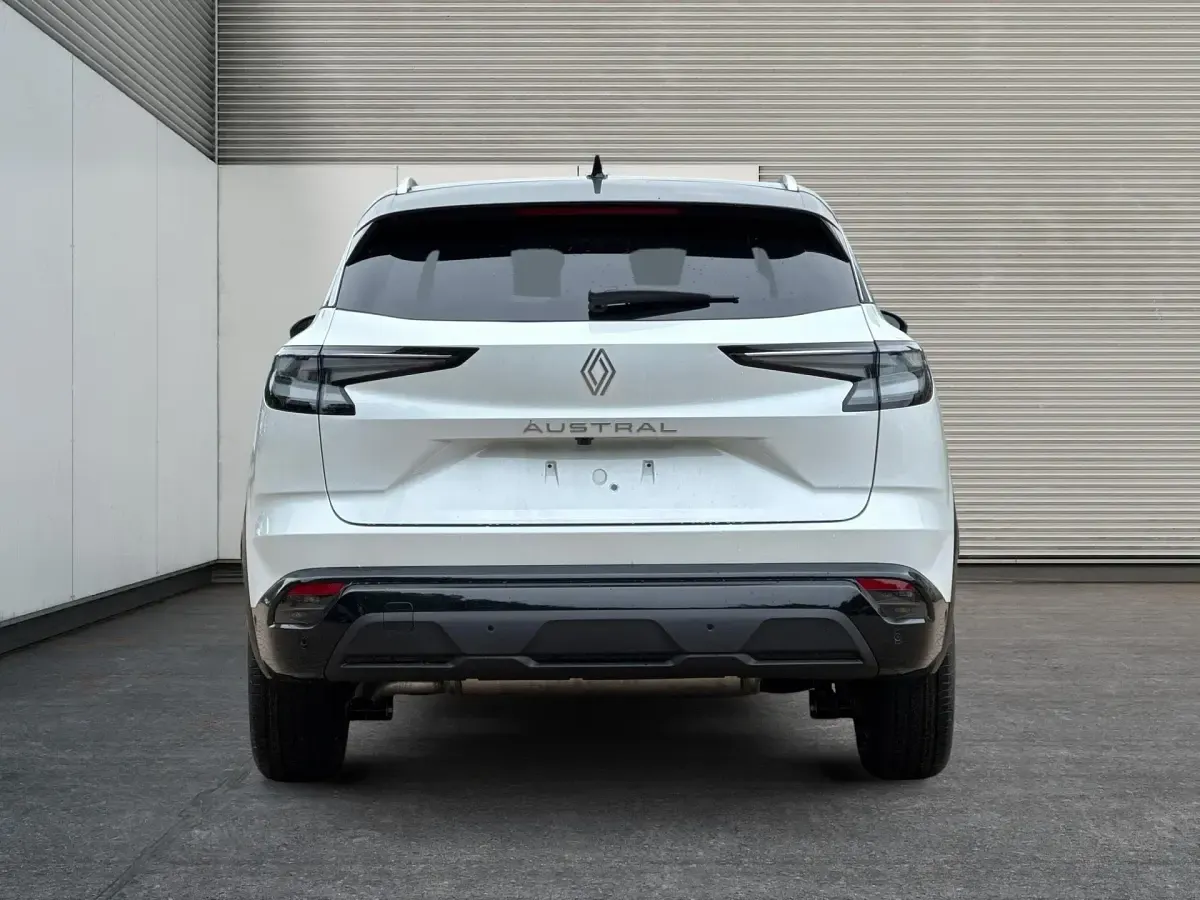 Neu Renault Austral Techno 148 PS (108 kW) 2026 Dezirrot mit dach in blackpearlschwarz SUV