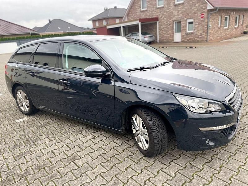 Gebraucht Peugeot 308 SW Active 131 PS (96 kW) 2016 Grau Kombi