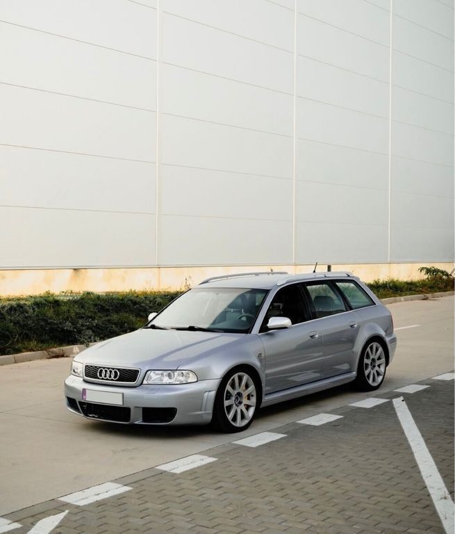 Silber Gebraucht 2001 Audi RS4 Sport Limousine | 32.000 € (Fairer Preis) - Bild 1/4