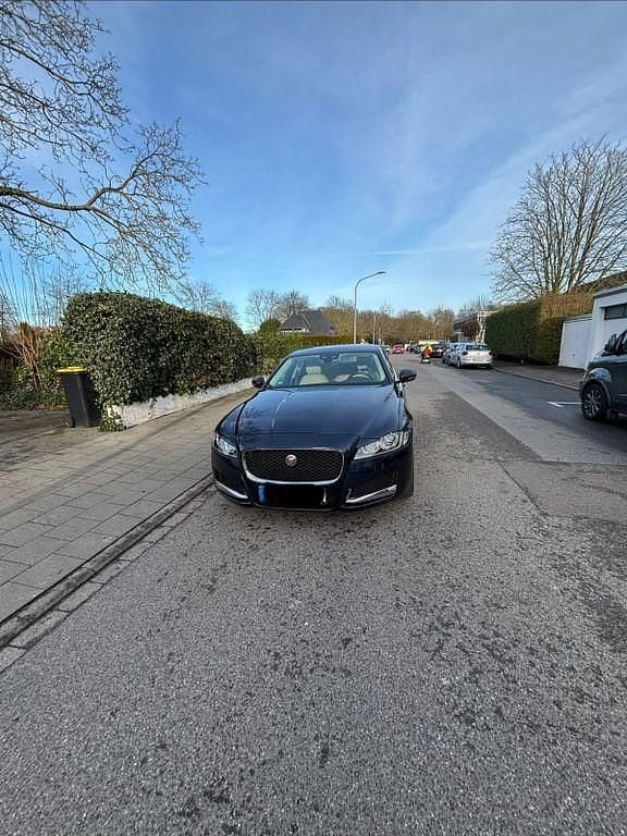 Gebraucht Jaguar XF Portfolio 250 PS (183 kW) 2018 Blau Limousine
