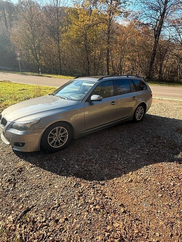 Grau Gebraucht 2010 BMW 520 M Sport Kombi | 6.900 € (Guter Preis) - Bild 1/4