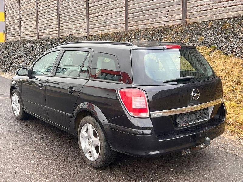 Gebraucht Opel Astra Edition 116 PS (85 kW) 2008 Schwarz Limousine
