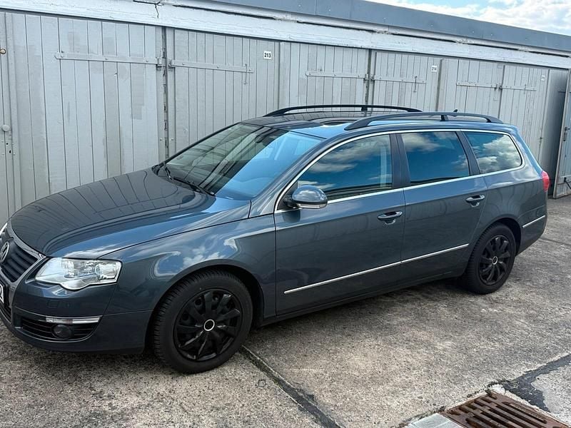 Grau Gebraucht 2009 VW Passat Kombi | 7.900 € - Bild 1/4