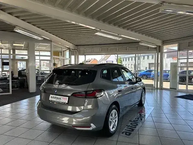 Gebraucht BMW 225 Active Tourer Sport Line 245 PS (180 kW) 2022 Skyscraper grau metallic Van / Kleinbus