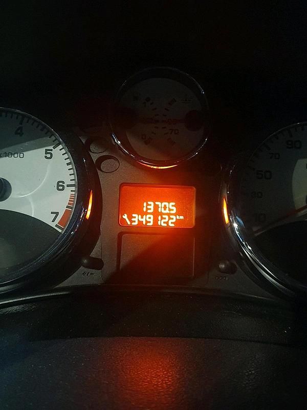 Gebraucht Peugeot 207 73 PS (53 kW) 2011 Weiß Kleinwagen