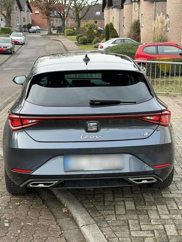 Gebraucht Seat Leon FR 150 PS (110 kW) 2022 Grau Limousine