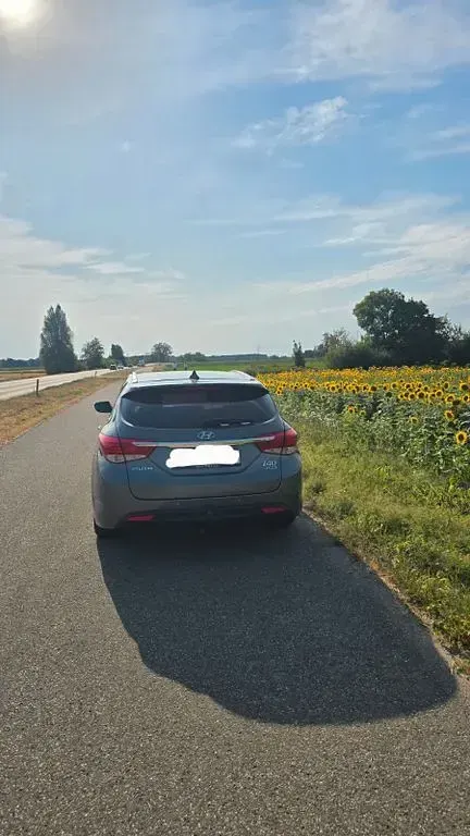 Gebraucht Hyundai i40 Premium 136 PS (100 kW) 2015 Grau Kombi