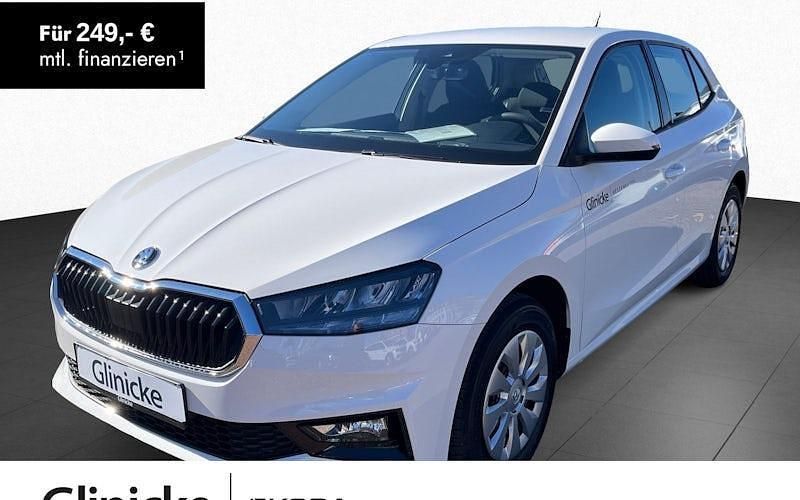 Candyweiss Gebraucht 2024 Skoda Fabia Essence Limousine | 17.990 € (Fairer Preis) - Bild 1/4